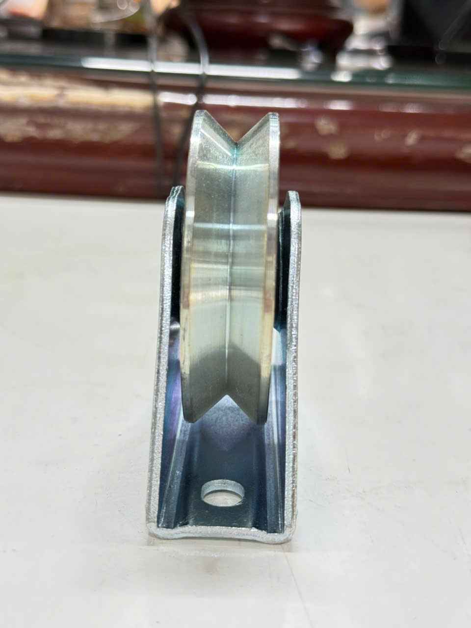 Bánh xe cổng trượt ray V 120mm